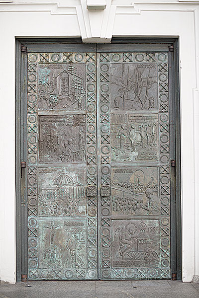 Drzwi Ośmiu Błogosławieństw Bazylika Mniejsza św. Wincentego à Paulo w Bydgoszczy